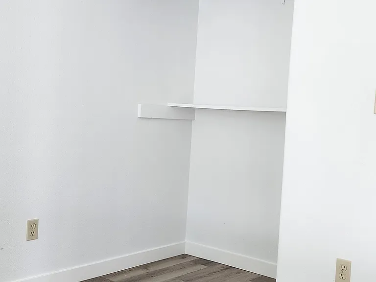 405 Cindy Ln — Photo 9