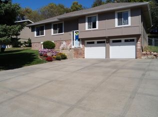 806 Mohanna Pl, Bellevue, NE 68005