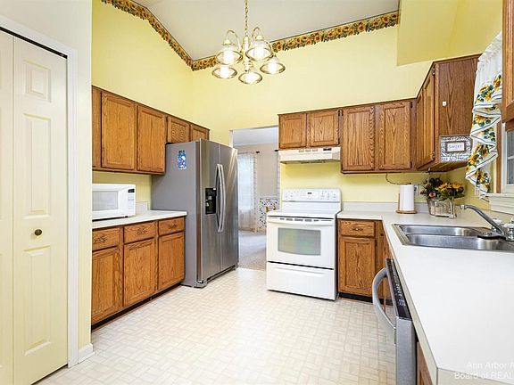 3rd image of 7963 Briarbrook Dr