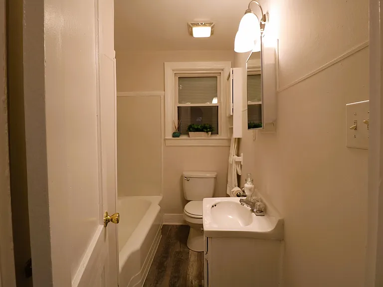 130 Court St — Photo 11