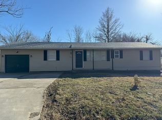 907 E 6th Ter, Lamar, MO 64759