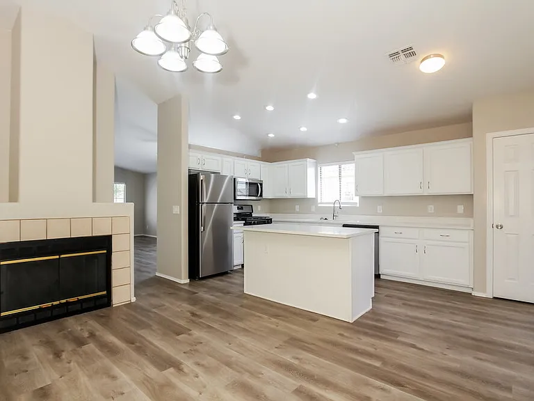 6586 W Blythe Pl — Photo 7