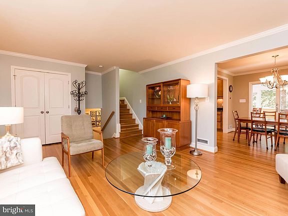 2nd image of 4201 Woolls Pl