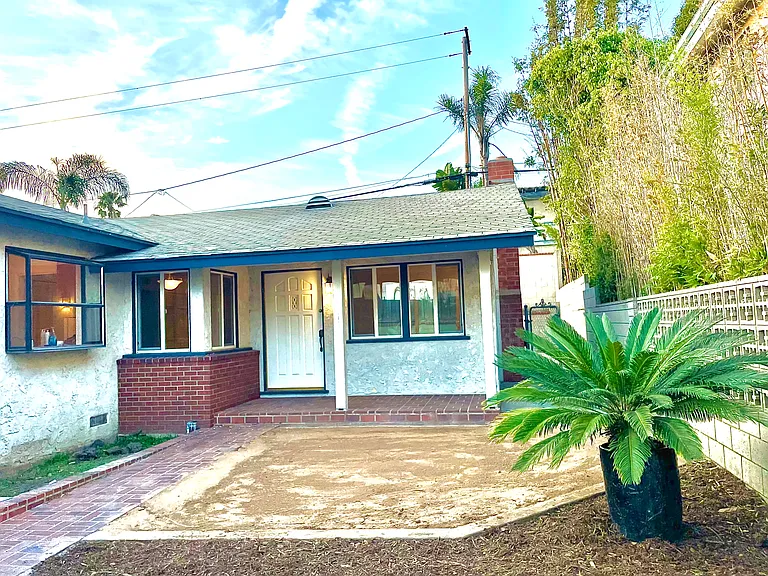 1045 Marvista Ave — Photo 2