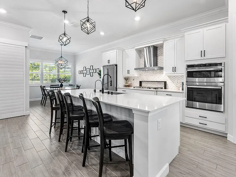 981 Castaway Ct — Photo 11
