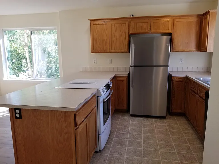 12161 SE Harold St — Photo 3