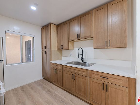 5th image of 1118 Waterloo St APT 2