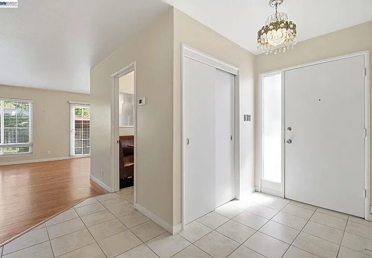 930 Castle St — Photo 3