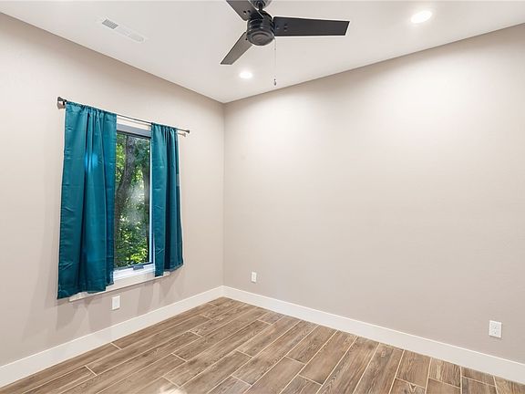 4th image of 130 Dogwood Pl