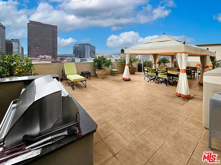 10795 Wilshire Blvd #304 — Photo 40