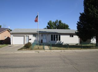 104 5th St NE, Watford City, ND 58854