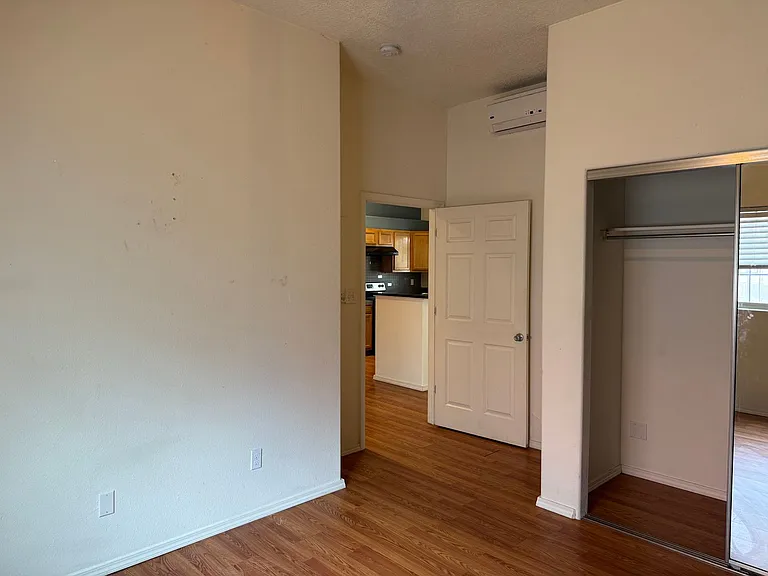 218 Yale Blvd SE — Photo 16
