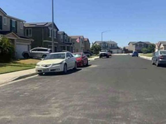 Exterior Neighborhood (street photo)