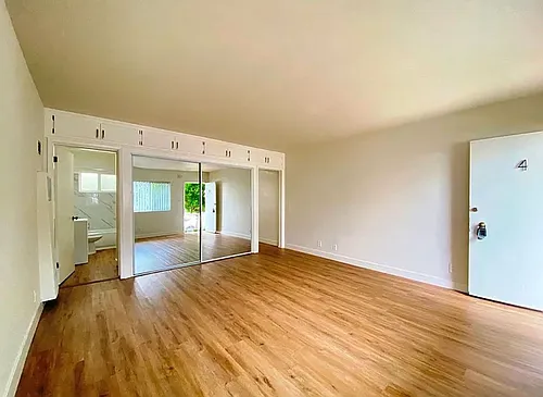 1002 S Barrington Ave #4 Photo 1