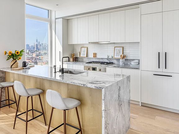3rd image of 181 18th St APT 808
