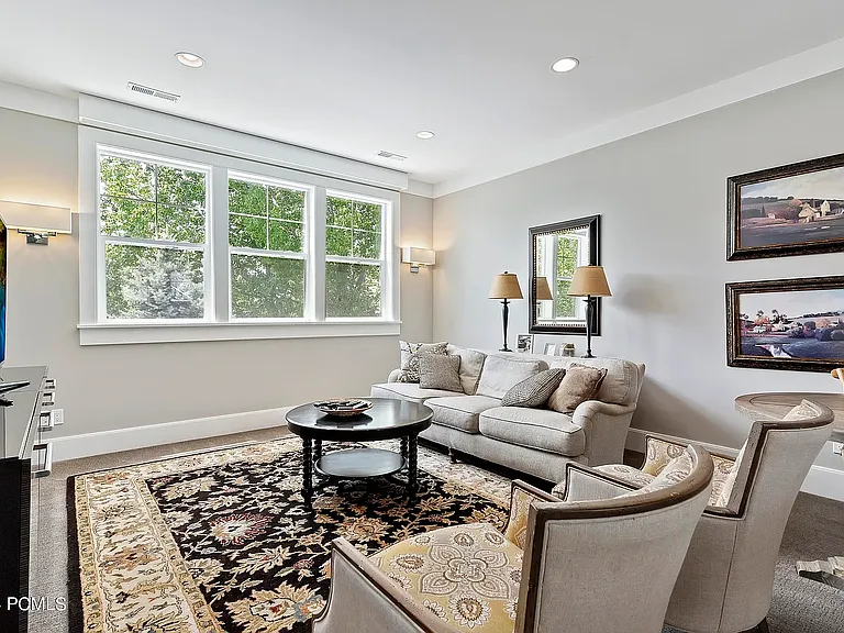 520 E Mission Dr — Photo 13