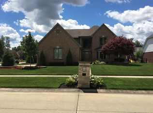 18572 Ranier Dr, Macomb, MI 48042