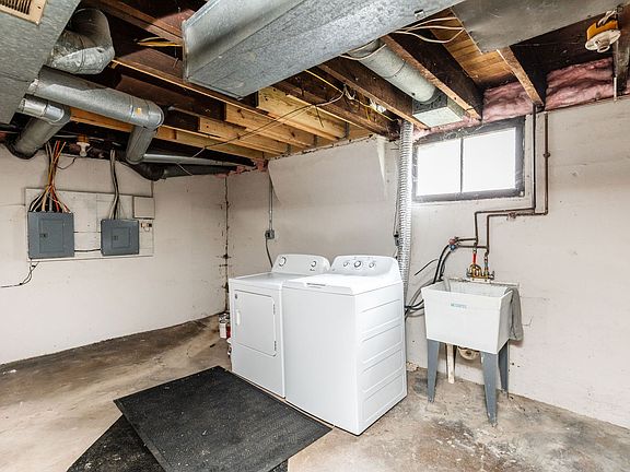 3rd image of 2639 Observatory Ave