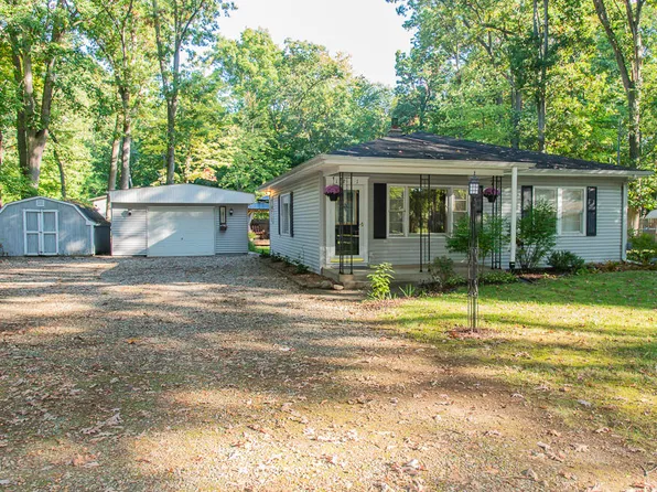1811 Vickery Rd, Portage, MI 49002