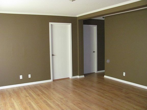 4th image of 400 Louis Dr