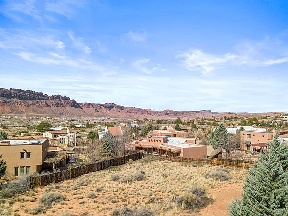 2nd image of 2204 S Arena Roja