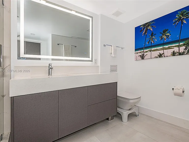 2301 Collins Ave #1440 — Photo 18