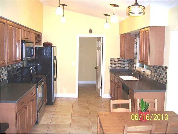 2nd image of 9333 Everwood St