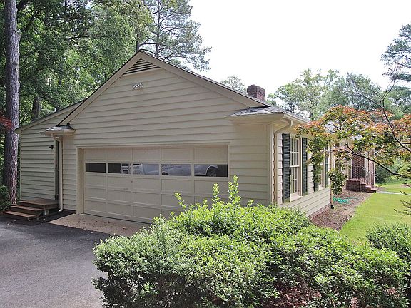3rd image of 100 Woodhall Dr