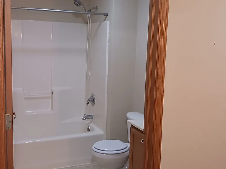 522 Warner St — Photo 5