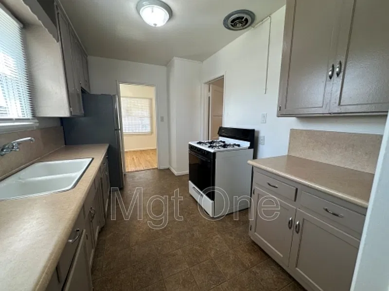 3 bed, 2.0 bath, 1338 sqft, $2,850 — Photo 2