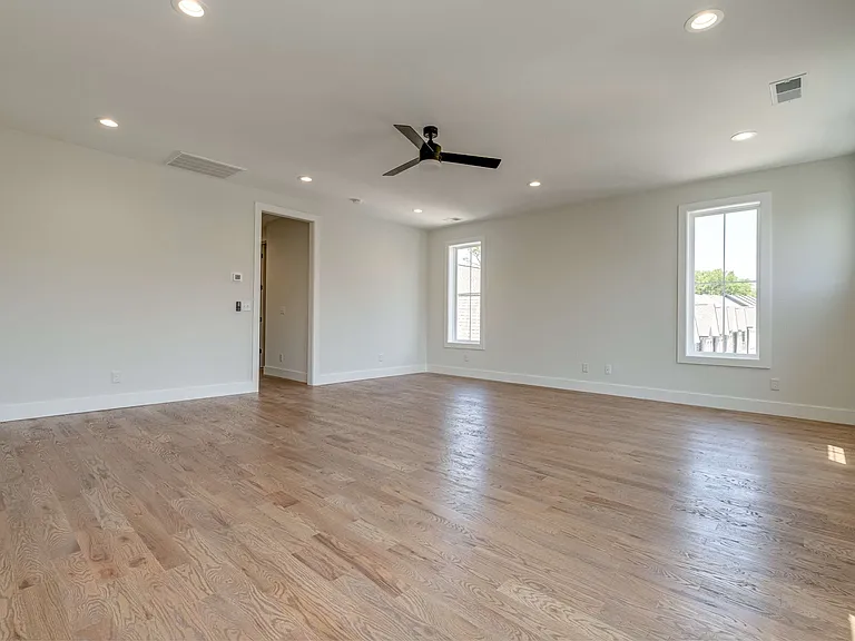 Porchlight East Hill — Photo 81