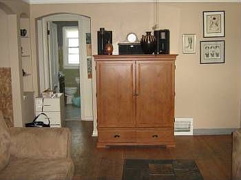 2nd image of 1605 Victoria Ave