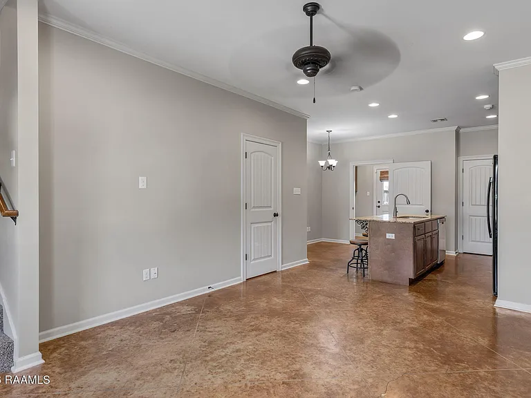 203 Ella St — Photo 3