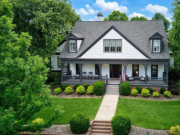3rd image of 732 Heritage Park Ln