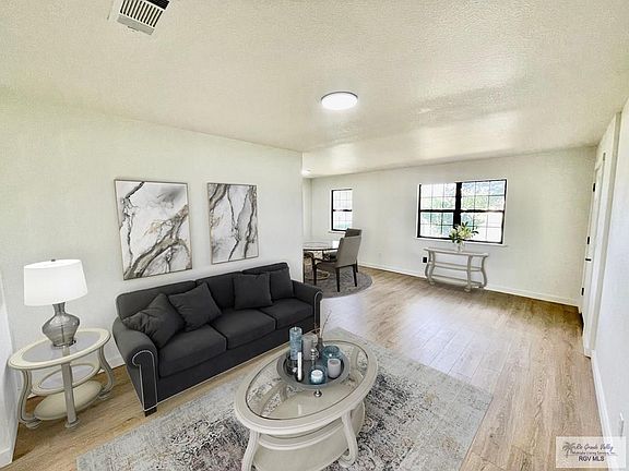 5th image of 1513 W Velvet Oaks Ave