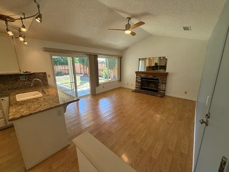 467 Lupine Cir — Photo 31