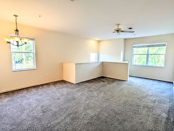 5th image of 3711 Parkridge Cir #6-201