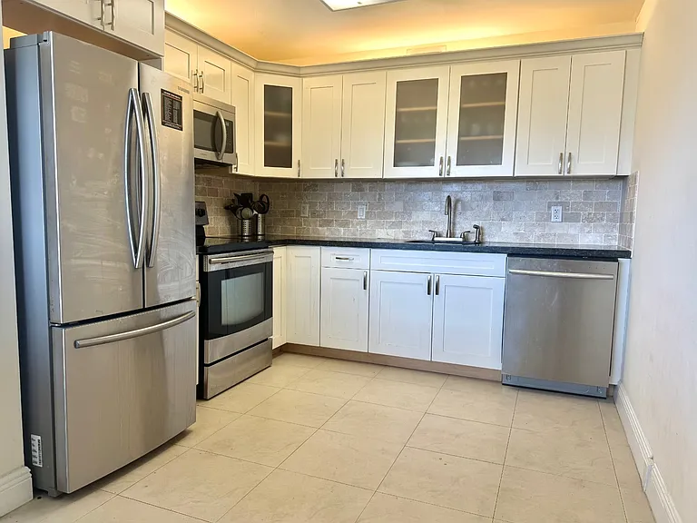 1905 Bermuda Cir #L4 — Photo 23