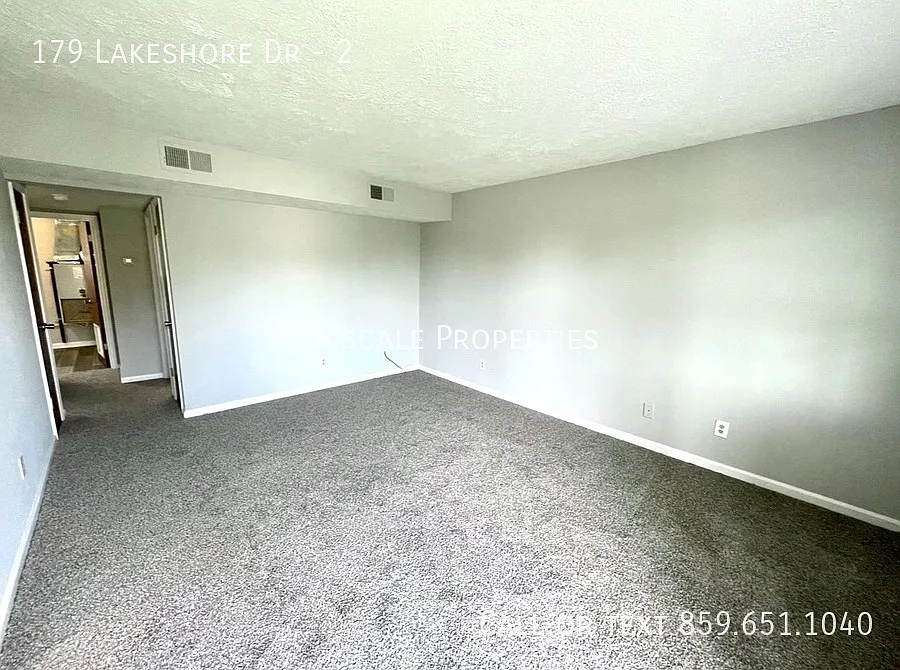 179 Lakeshore Dr — Photo 2