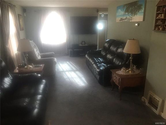 5th image of 110 Kimberly Ave