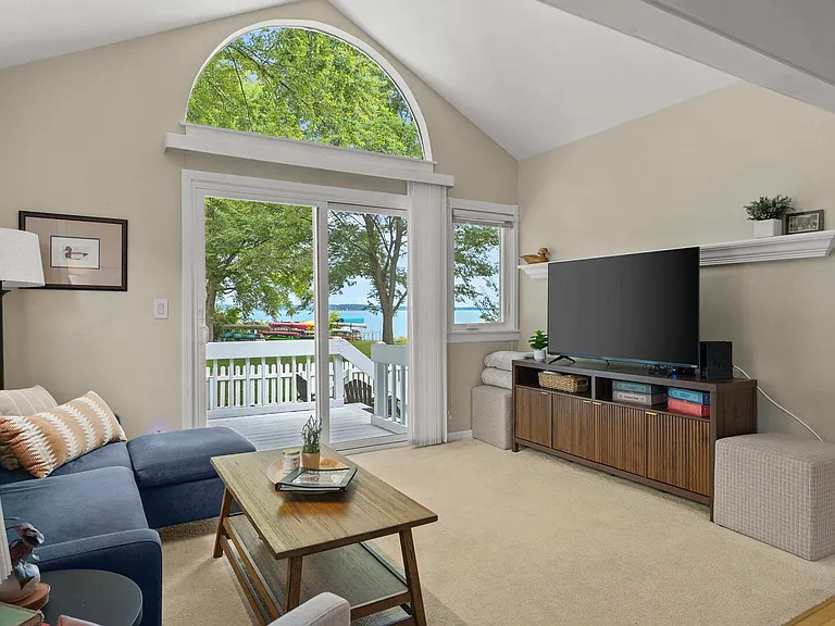 Harbor Ct — Photo 12