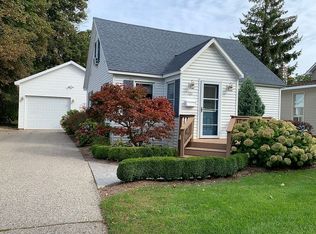 101 E Lincoln St, Charlevoix, MI 49720