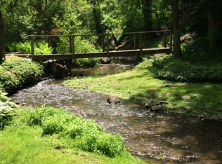 6N021 Woodland Rd, St Charles, IL 60175