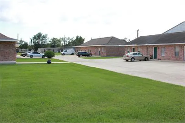 Barry Ct. Apartments 16077 Lamonte Dr. Hammond, LA 70403 - 3 — Photo 2