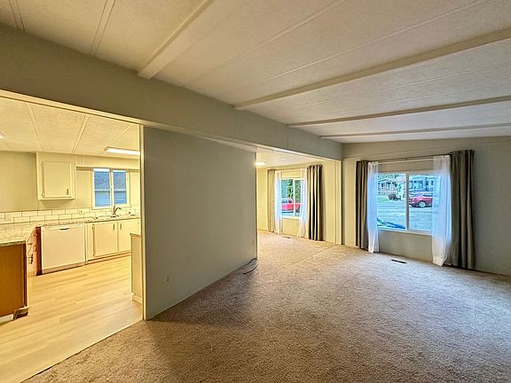 4th image of 921 Autumn Ln Unit 212