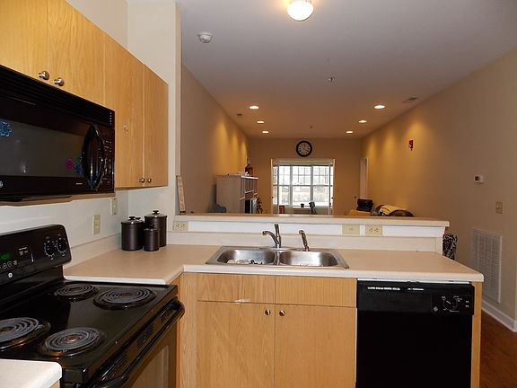 5th image of 102 Campus Walk Trl Unit 203