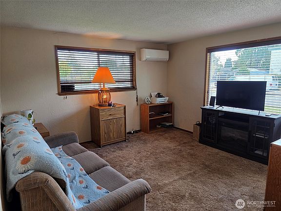 4th image of 335 7th Place SE Unit 2
