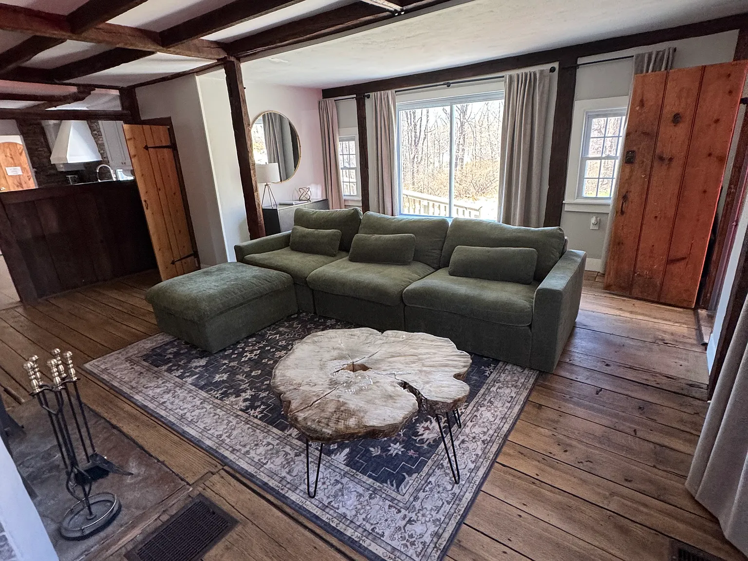 5 bed, 2.5 bath, 4118 sqft, $6,000 — Photo 2