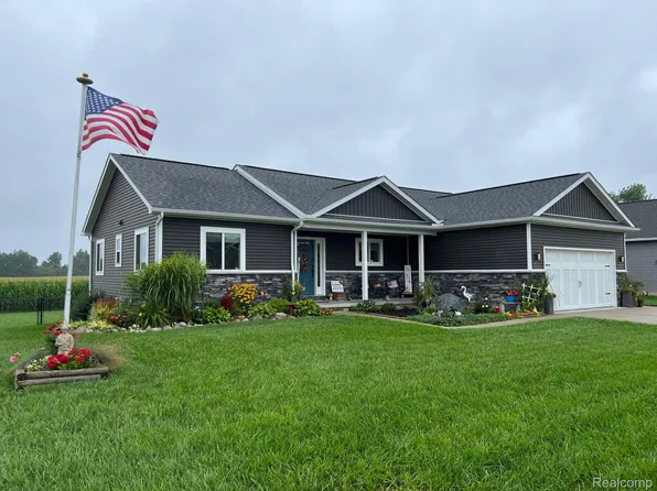 2820 Berkshire St, Lapeer, MI 48446