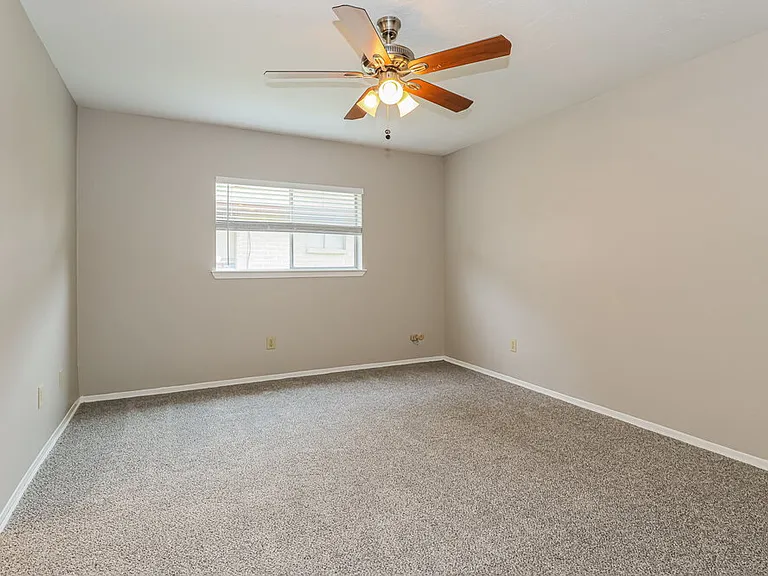 12627 Day Hollow Ln — Photo 9